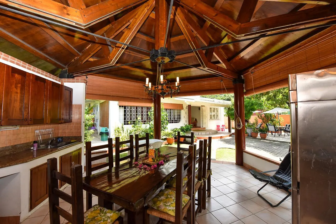 Bed & Breakfast Jessies Guest House Seychelles Beau Vallon