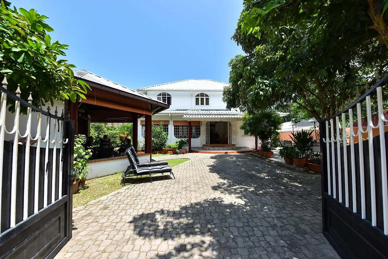 Bed & Breakfast Jessies Guest House Seychelles Beau Vallon